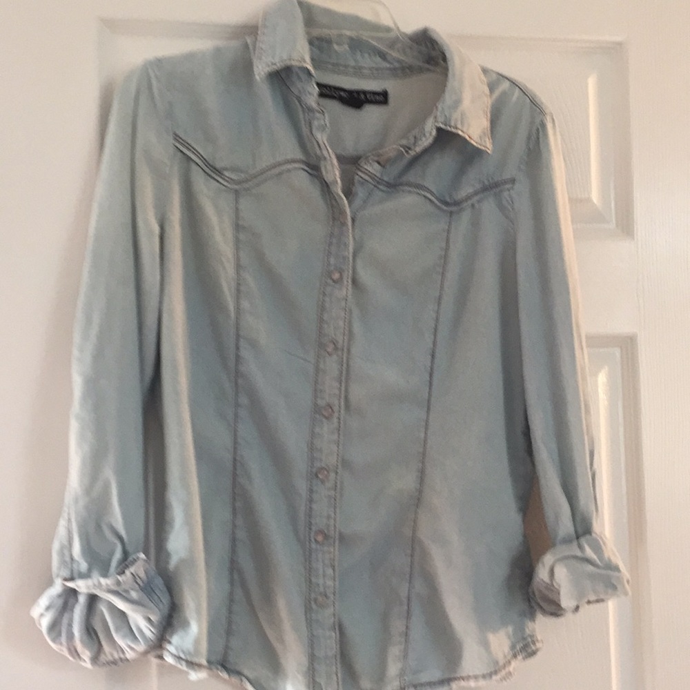 Very cute button down jean type shirt